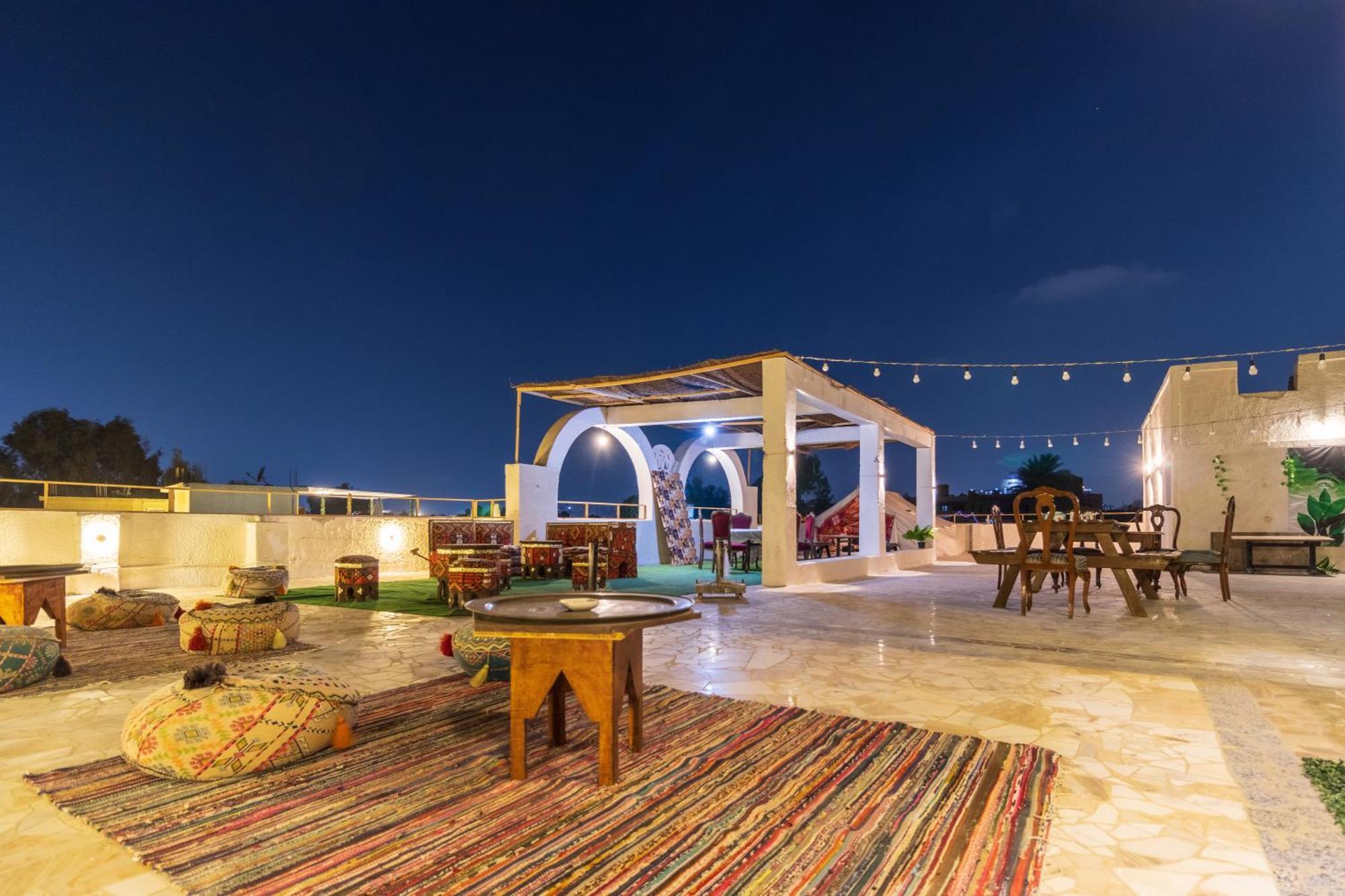 The Grand Pyramids View Hotel Kafrat al Jabal Bagian luar foto