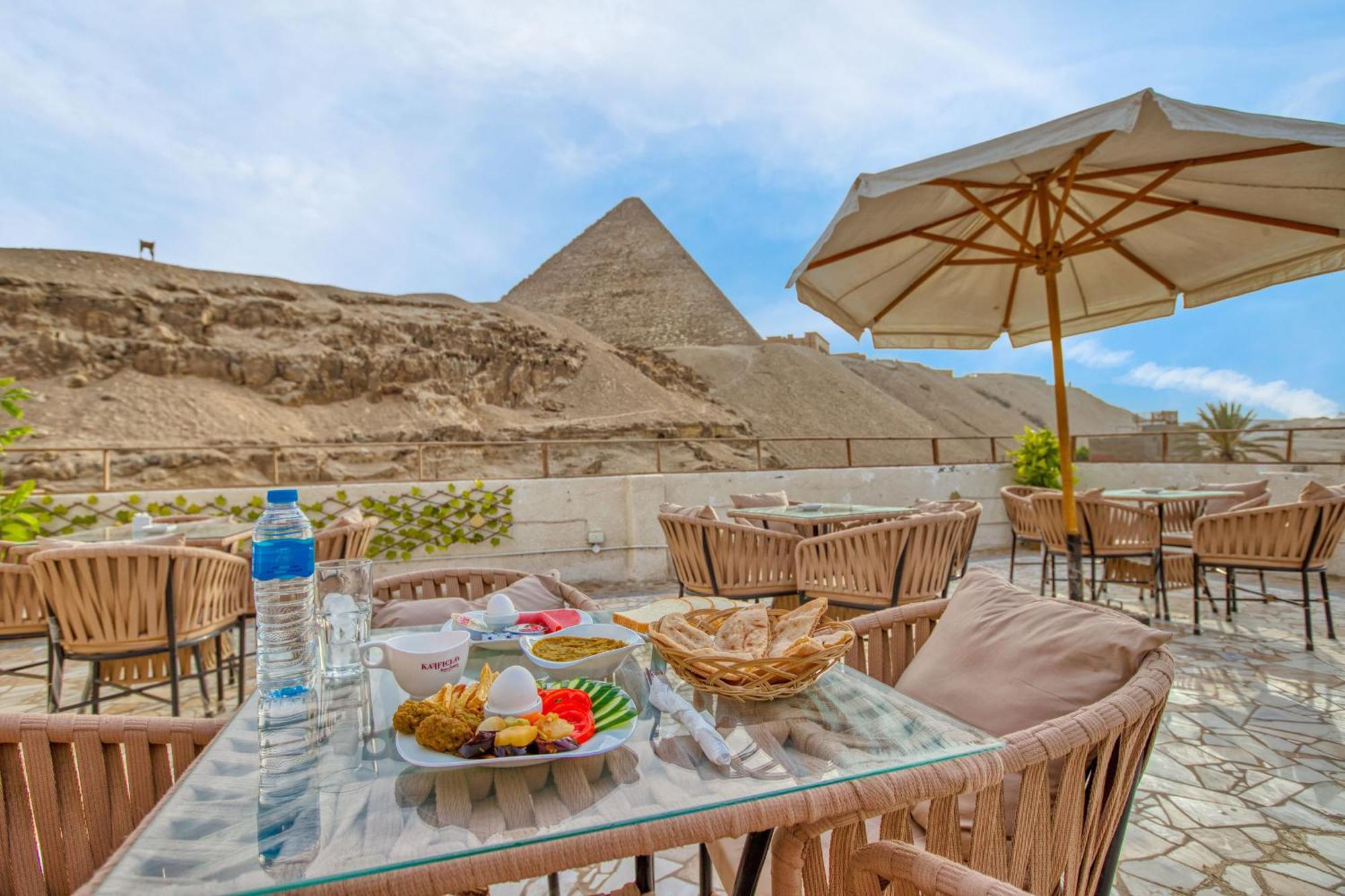 The Grand Pyramids View Hotel Kafrat al Jabal Bagian luar foto